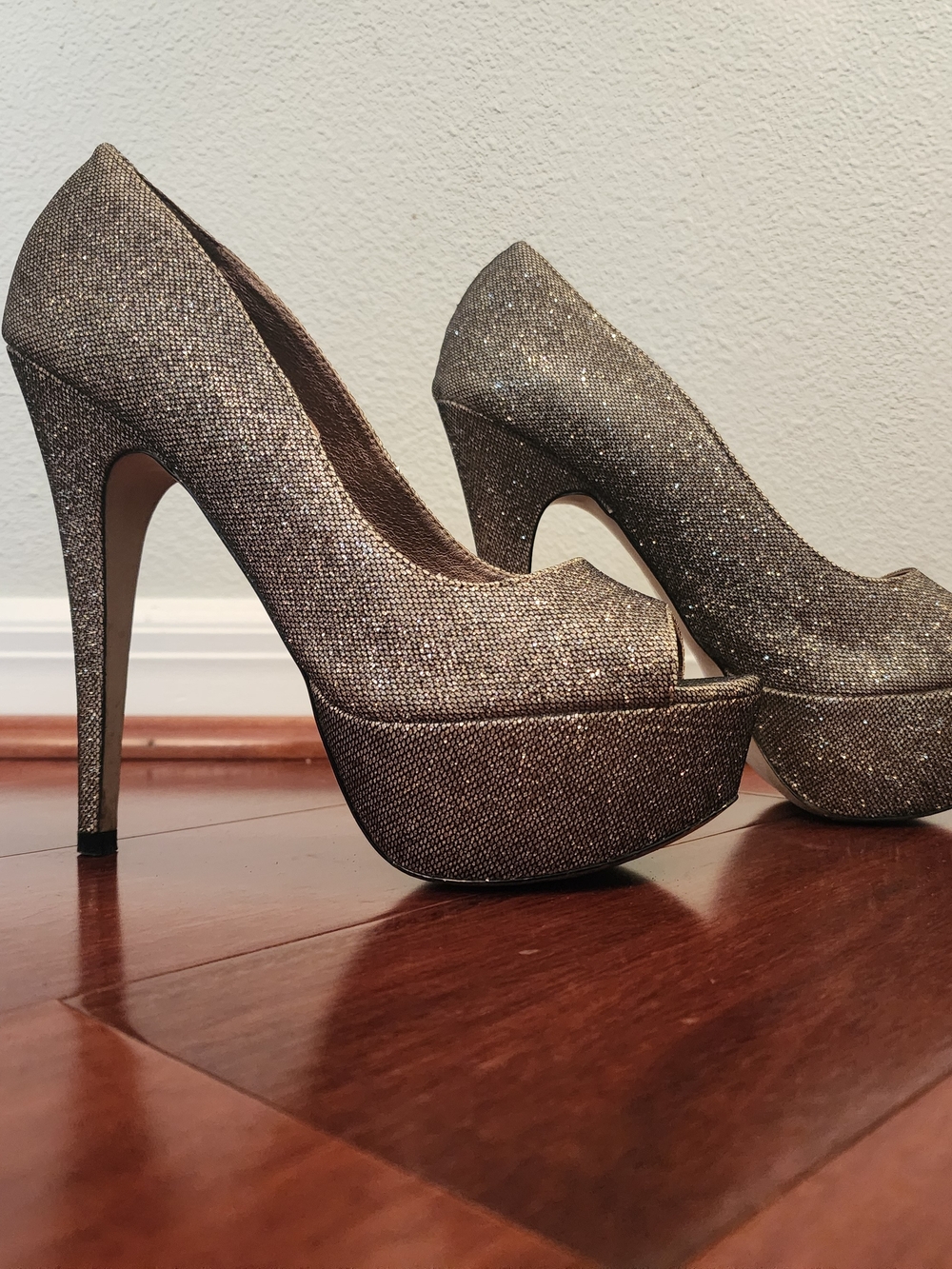 Women’s Glitter Platform Peep-Toe Pumps - Metallic Champagne